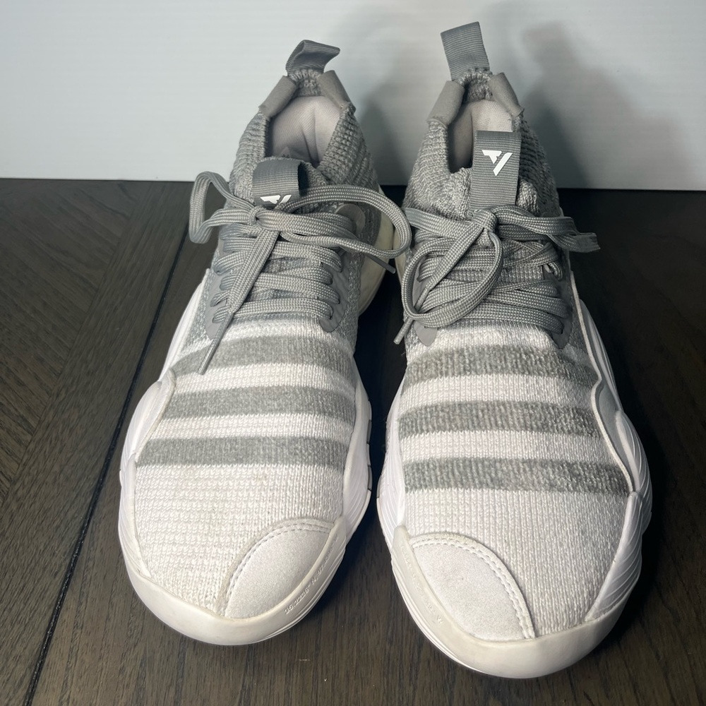 TRAE YOUNG 2.0 SIZE 7